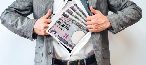 お金をチラつかせて偉そうな客